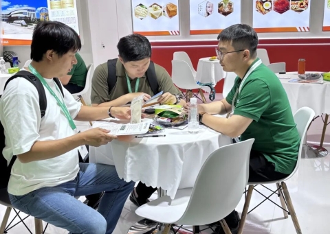 威客电竞集团参加第二十四届世界制药原料中国展