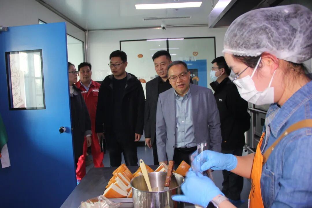 20260401江苏海洋大学到威客电竞集团参观洽谈合作3
